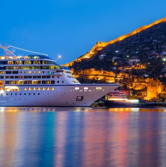 cruise ship entering port